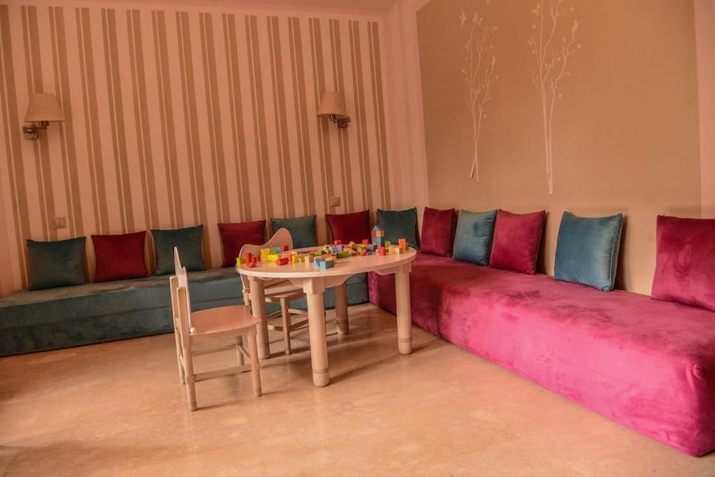 Beautiful, Great Equipped 122 M Holiday Apartment Near Majorelle Garden And Gueliz With Pool Views And A Large Balcony And Terrace Marrakesh Eksteriør billede