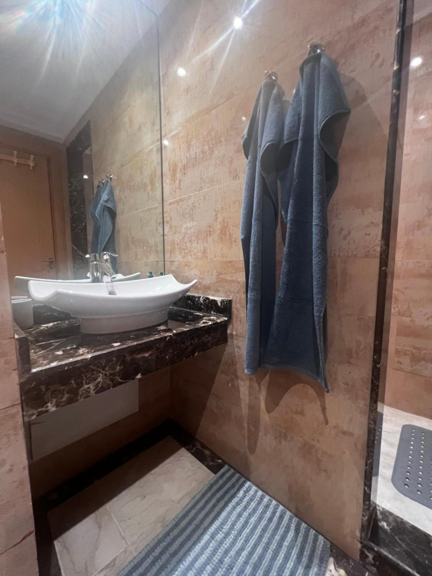 Beautiful, Great Equipped 122 M Holiday Apartment Near Majorelle Garden And Gueliz With Pool Views And A Large Balcony And Terrace Marrakesh Eksteriør billede