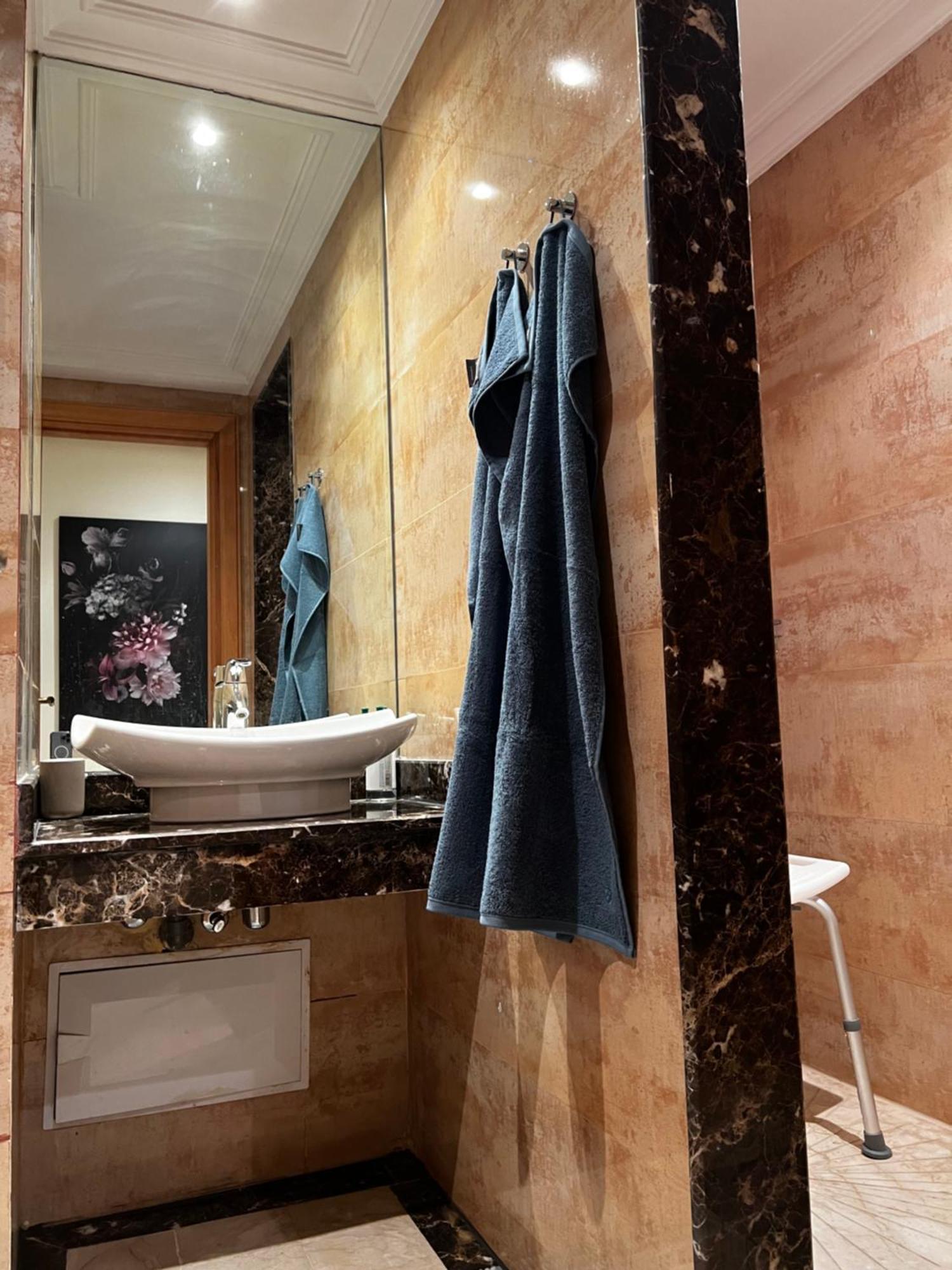 Beautiful, Great Equipped 122 M Holiday Apartment Near Majorelle Garden And Gueliz With Pool Views And A Large Balcony And Terrace Marrakesh Eksteriør billede